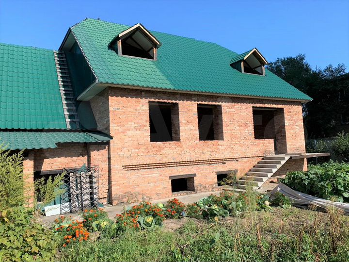 Дом 330 м² на участке 12 сот.