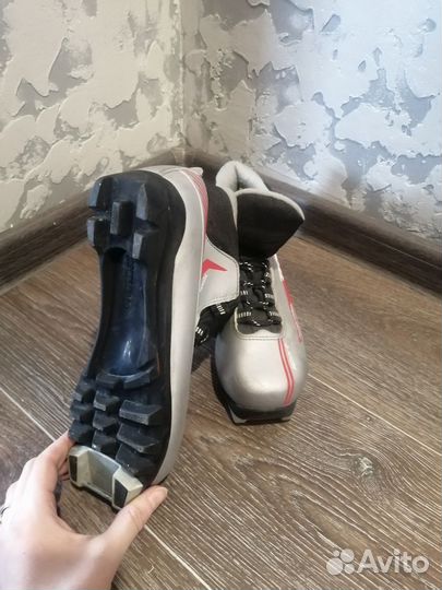 Лыжные ботинки