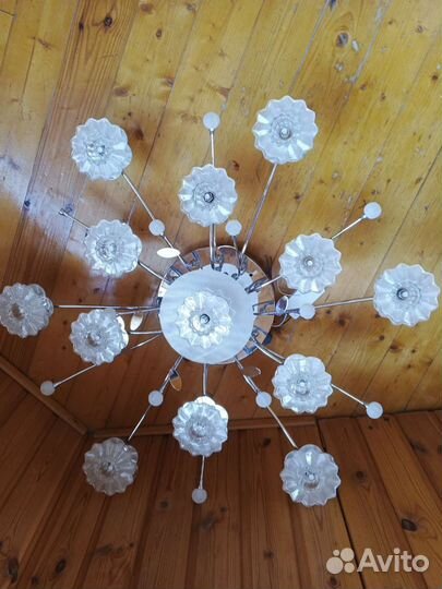 Отдам бесплатно люстру
