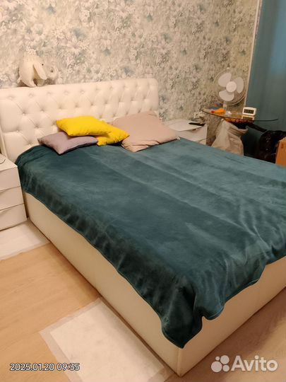 Кровать двухспальная с матрасом 160 200