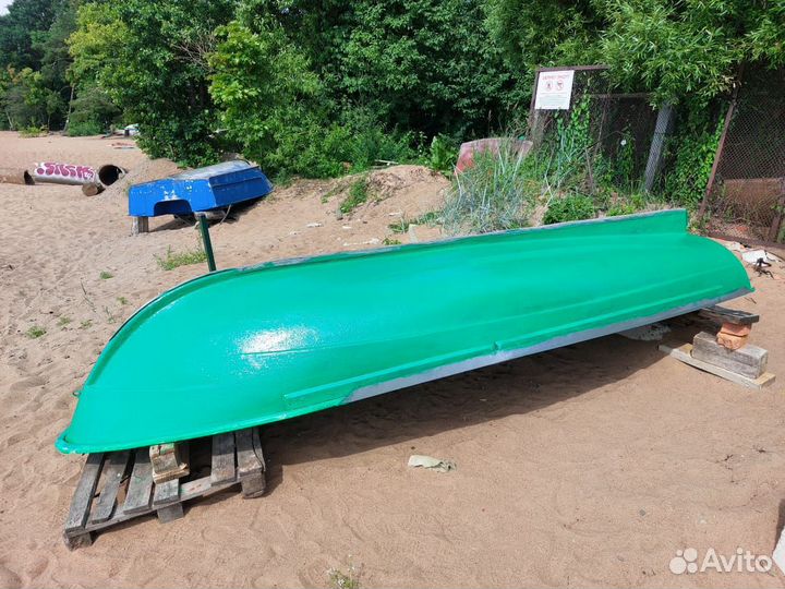 Лодка весельная