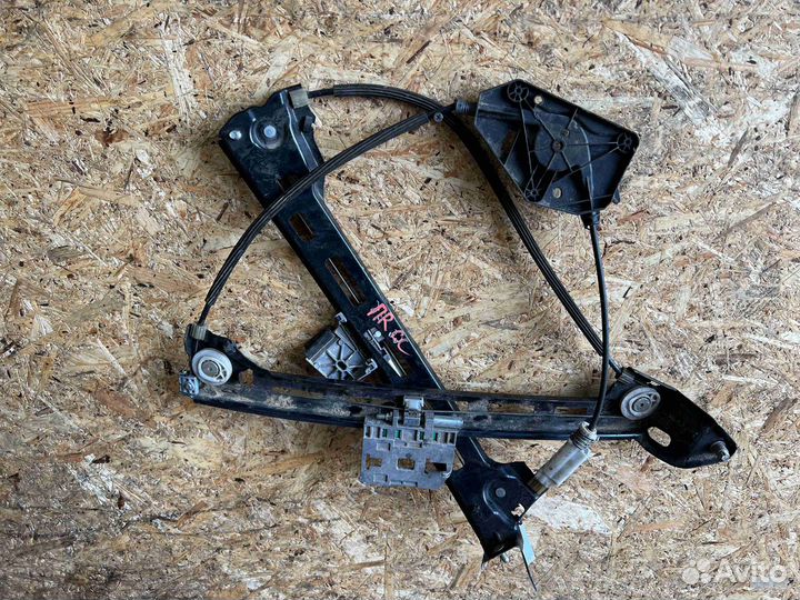 Стеклоподъемник передний правый Volkswagen B6 (2008—2012) 3C8 837 462 J