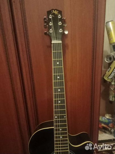 Акустическая гитара