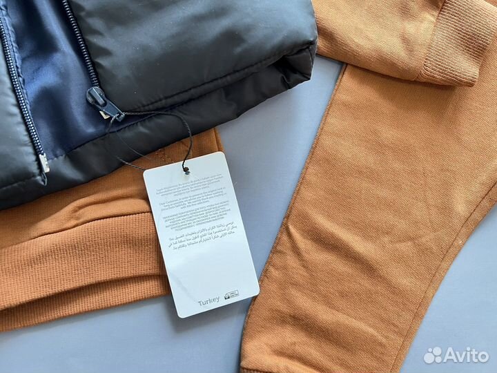 Детский костюм тройка новый