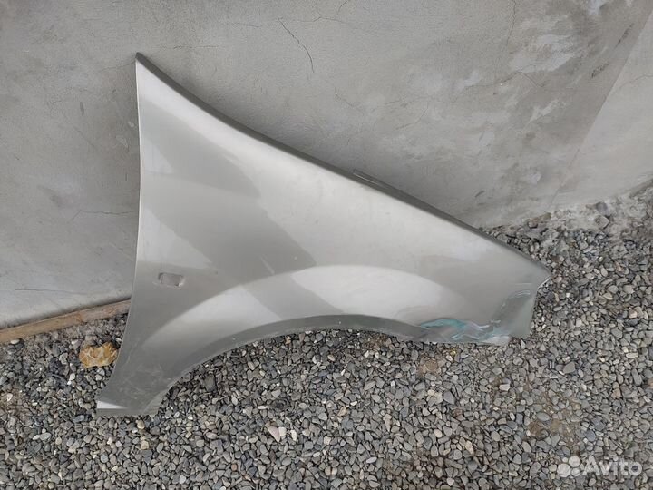 Переднее правое крыло logan