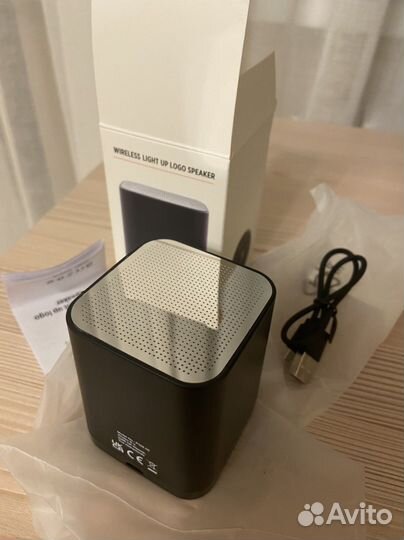 Колонка wireless light up logo speaker