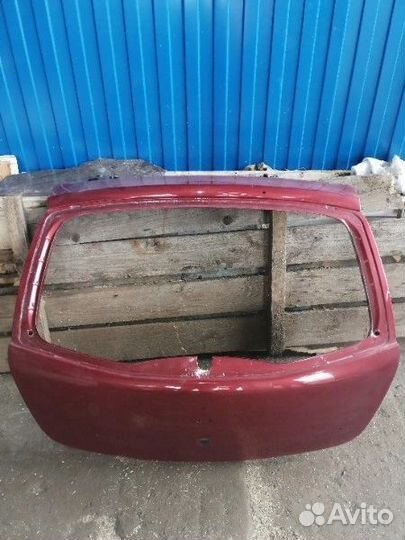 Крышка багажника Рено Сандеро