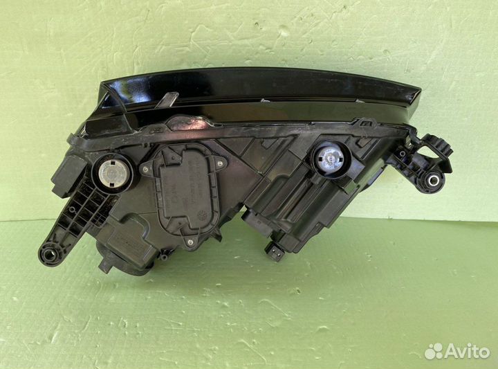 Фара правая Skoda Rapid 2