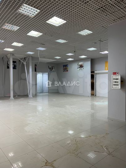 Сдам торговое помещение, 252 м²