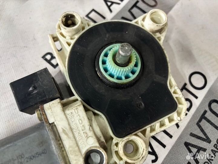 Моторчик стеклоподъемника задний левый Mercedes E