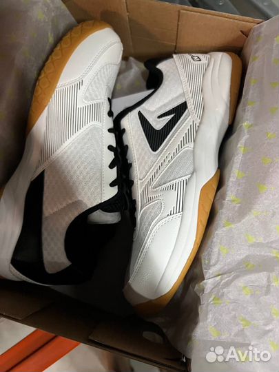 Кроссовки женские