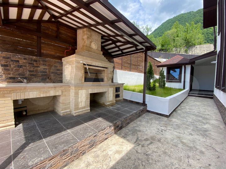 Коттедж 215 м² на участке 4 сот.