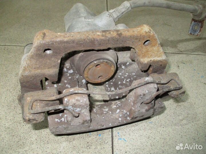 Суппорт задний левый Ford Focus 3