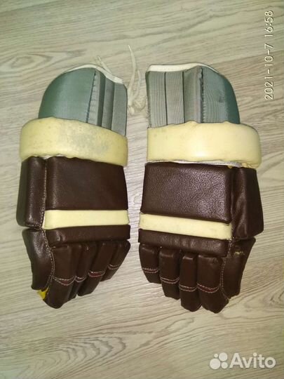 Краги хоккейные