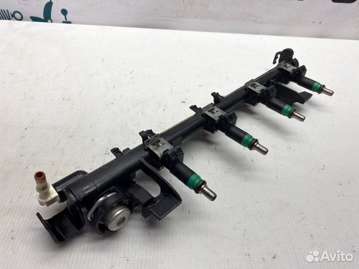 Рампа топливная с форсунками Ford Focus 2 hwda