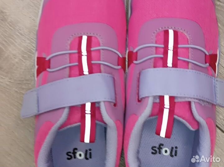 Кроссовки для девочки 35 размер новые