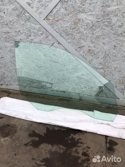 Стекло боковое переднее правое BMW E60 E61