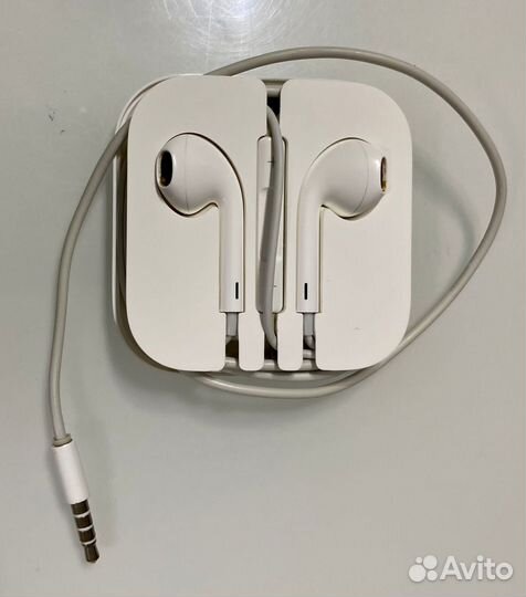 Проводные наушники