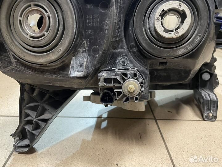 Фара левая Nissan Pathfinder R52