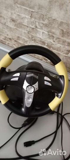 Игровой руль с педалями