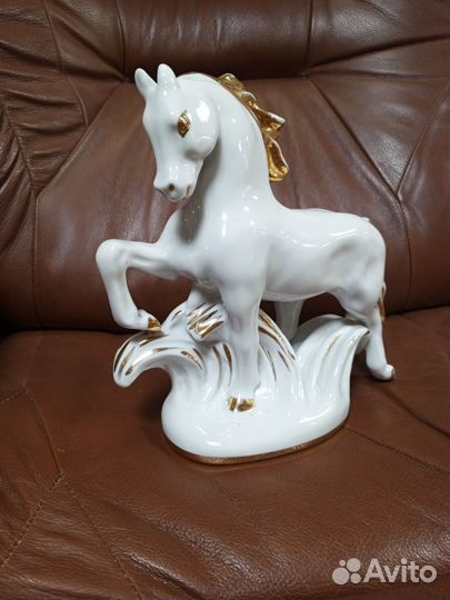 Фарфоровая статуэтка 