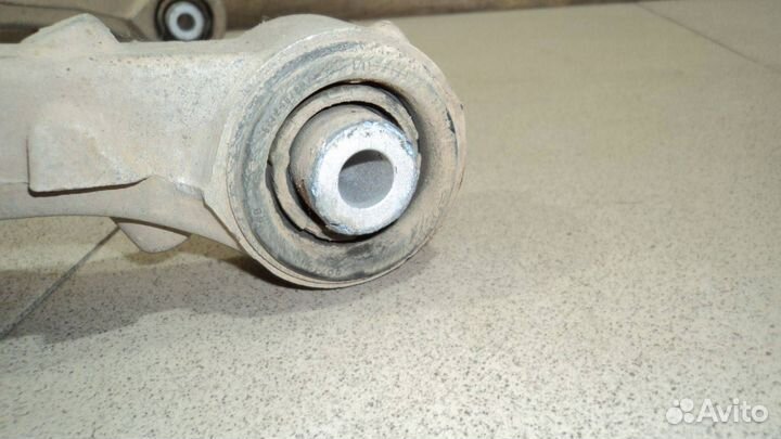 Рычаг нижний З/П Jeep Grand Cherokee (WK2)