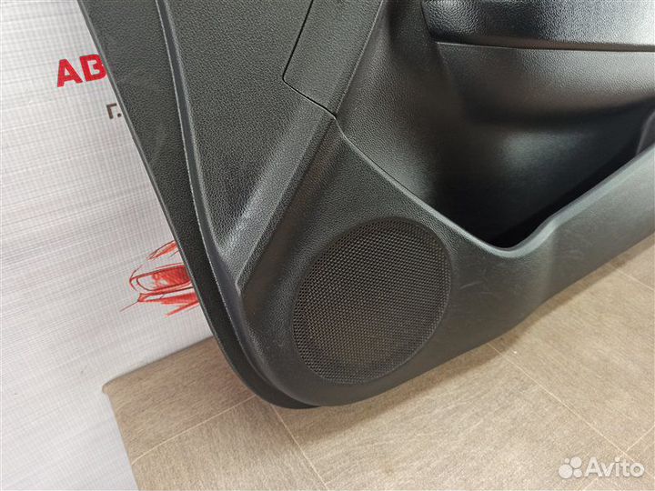 Обшивка двери передней правой Kia Rio (2011-2017)