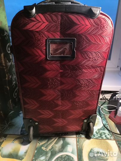 Чемодан красный Hossoni