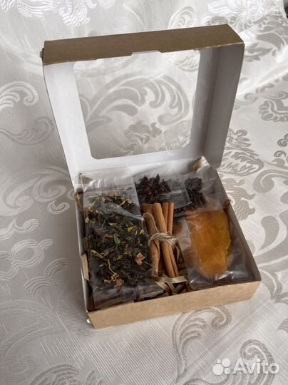 Подарочный набориз орехов и сухофруктов