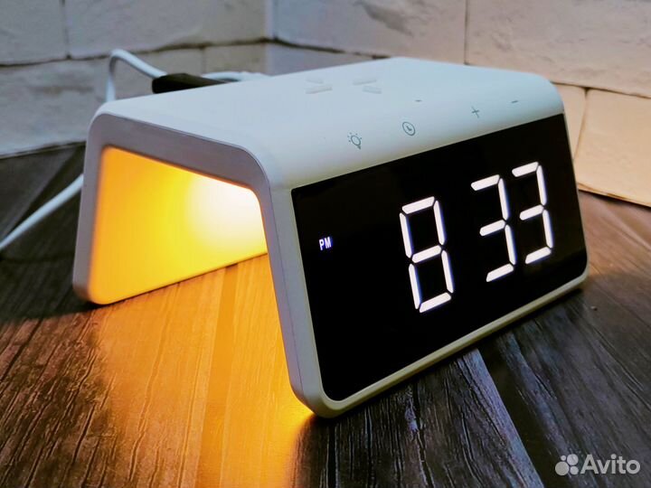 Зарядное устройство 3 в 1 с часами