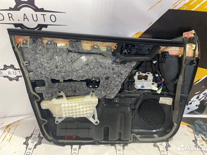 Обшивка двери передняя правая Toyota Land Cruiser