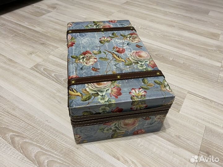 Интерьерный чемодан в винтажном стиле