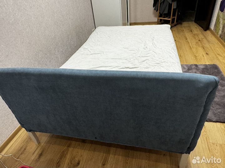 Кровать полутороспальная с матрасом