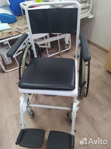 Кресло-каталка с санитарным устройством