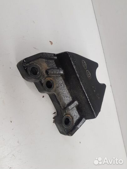 Кронштейн опоры двигателя правый (Hyundai Sonata)