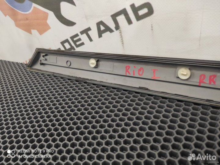 Накладка двери задняя правая Kia Rio 1 2002-2005