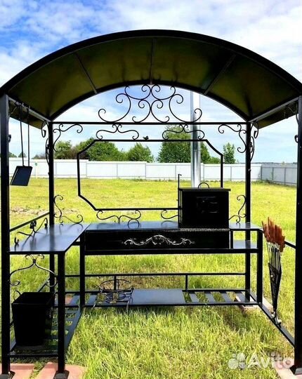 Мангал с крышей