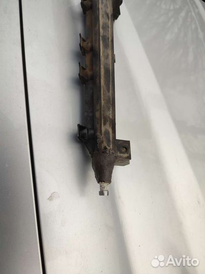 Топливная рампа Шкода Октавия A5 1.6 BSF