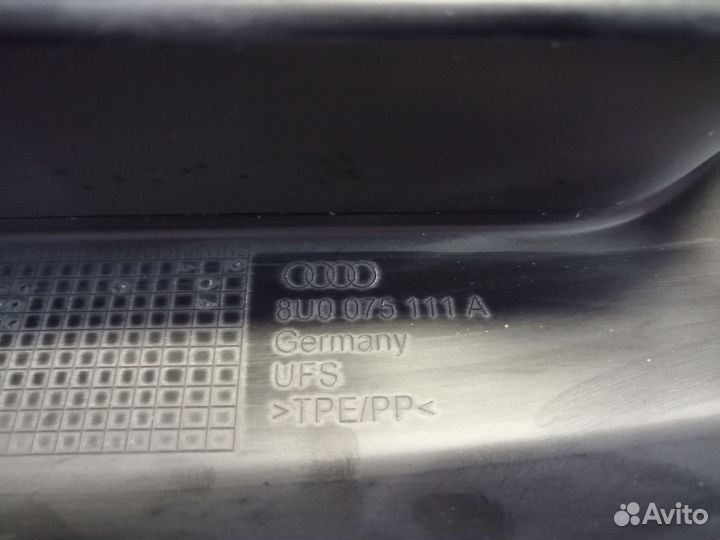 Брызговик перед лев Audi Q3 8U 8U0075111