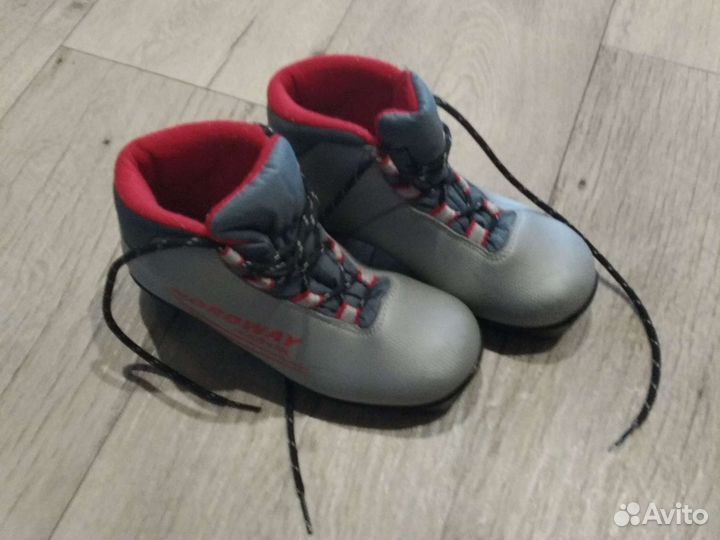 Лыжные ботинки