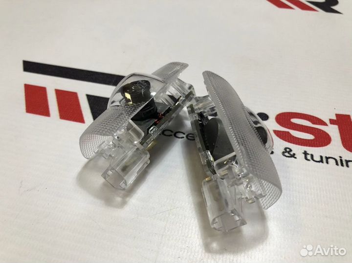 Проекция логотипа на двери Lexus RX350