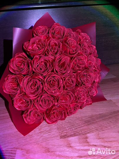 Розы из атласных лент