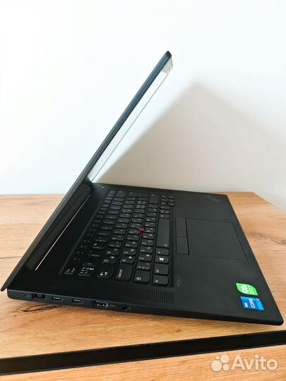 Lenovo Thinkpad P1 Gen 4 i7-11800H 32GB 1TB T1200