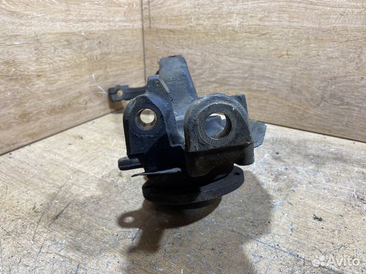 Поворотный кулак передний левый Audi A6 С5 X85