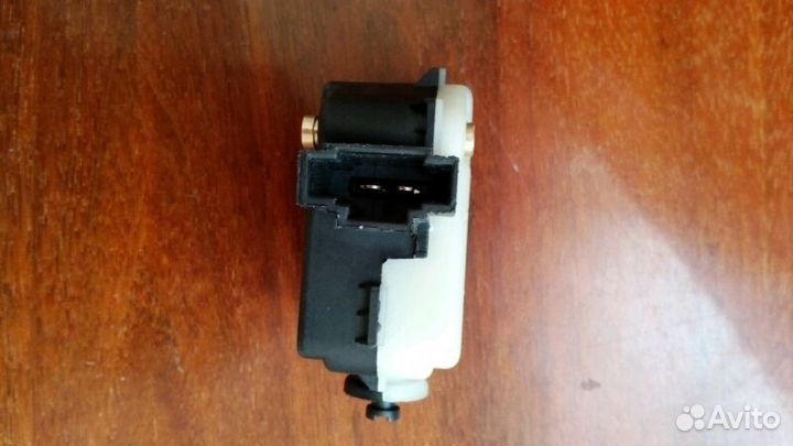 Сервопривод замка богажника, центральный замок