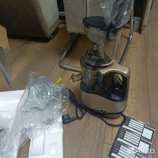 Соковыжималка шнековая