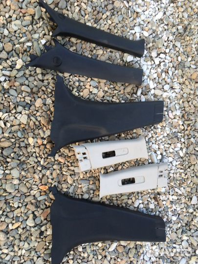 Nissan Juke 2012 F15 накладка стойки кузова