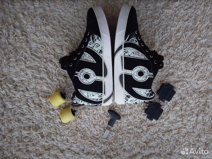 Кроссовки на роликах heelys