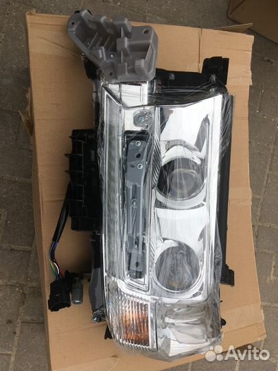 Фара Toyota Land cruiser 200