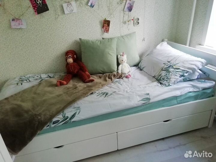 Подростковая кровать из дерева (массив)